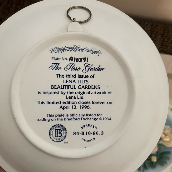 Bradford Exchange set of 2 ceramic garden plates - Picture 4 of 5